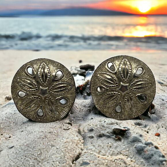 Vintage Silver Sand Dollar Clip-On Earrings Coastal Nautical Jewelry - Picture 1 of 6